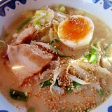 市販の豚骨スープでもやし、にらラーメン